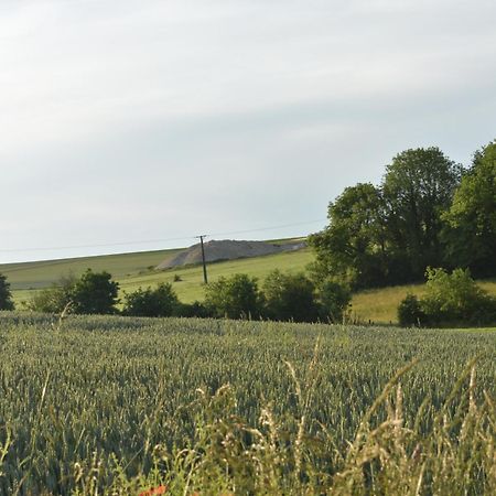 Logis Le Relais De La Voie Sacree Hotell Issoncourt Exteriör bild