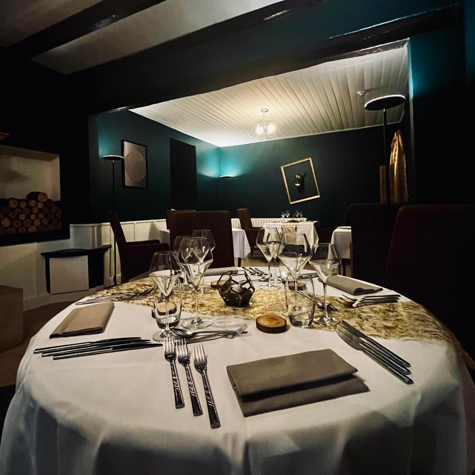 Logis Le Relais De La Voie Sacree Hotell Issoncourt Exteriör bild