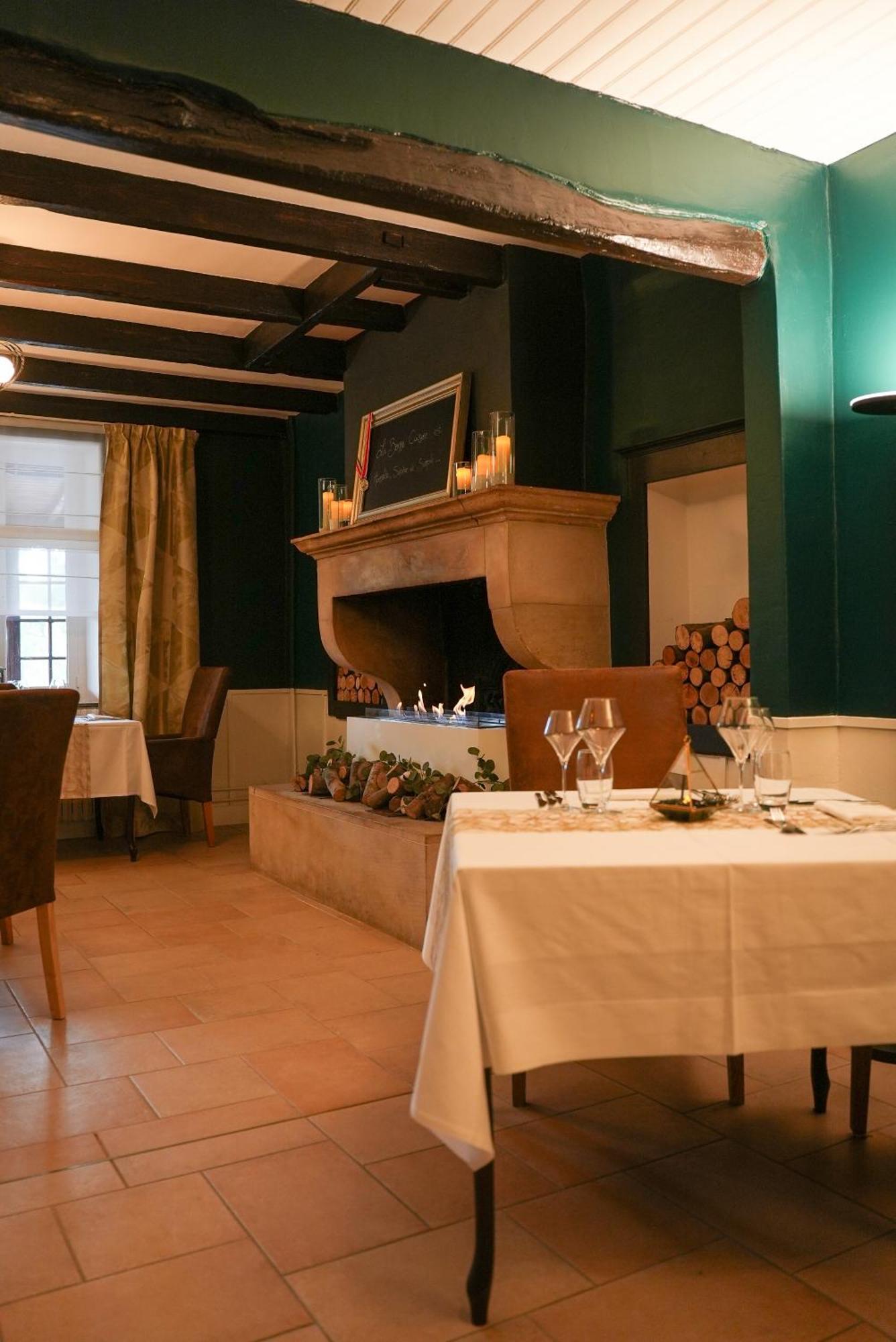 Logis Le Relais De La Voie Sacree Hotell Issoncourt Exteriör bild