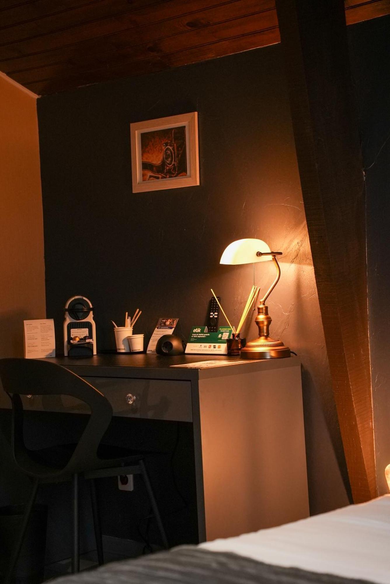 Logis Le Relais De La Voie Sacree Hotell Issoncourt Exteriör bild