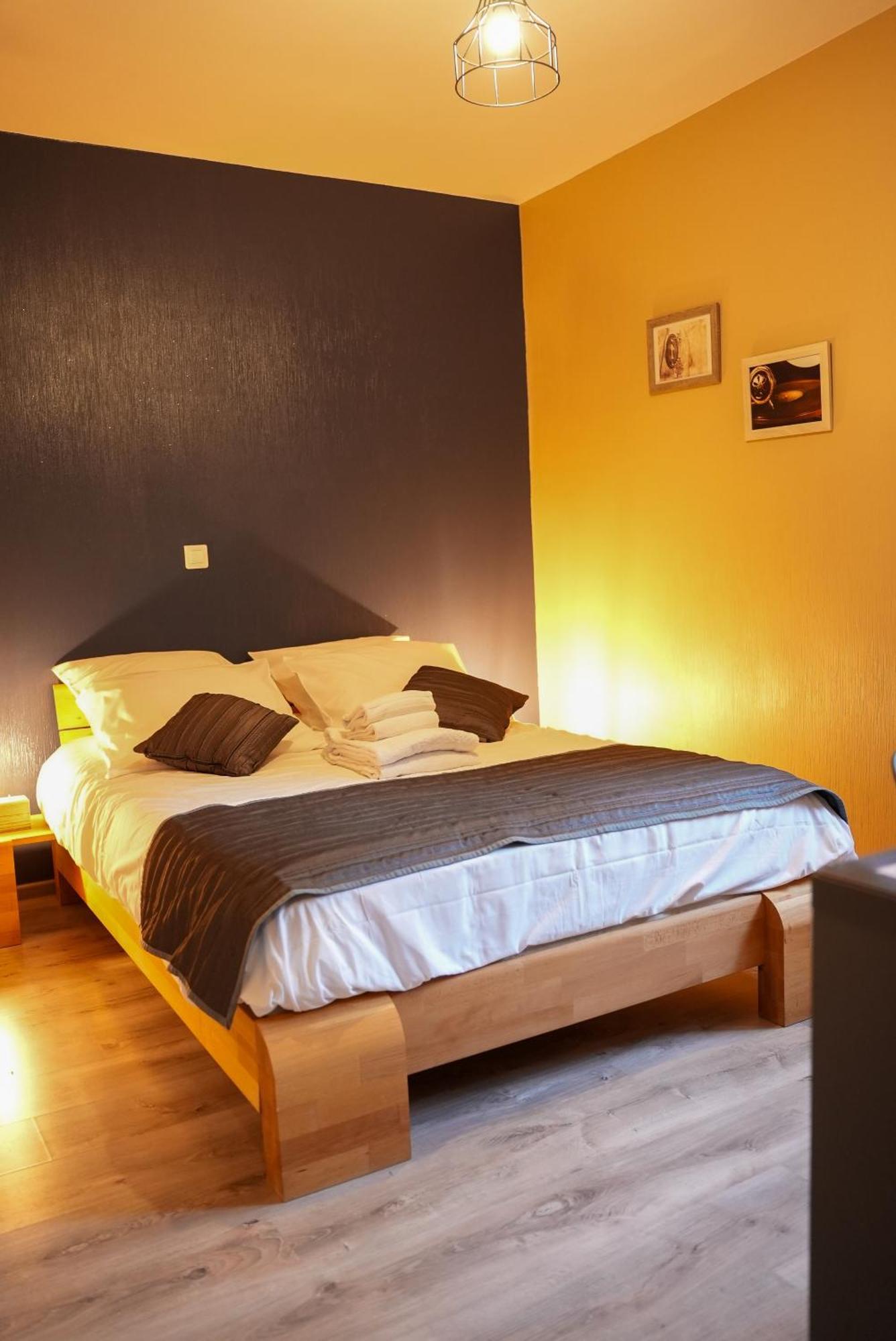 Logis Le Relais De La Voie Sacree Hotell Issoncourt Exteriör bild