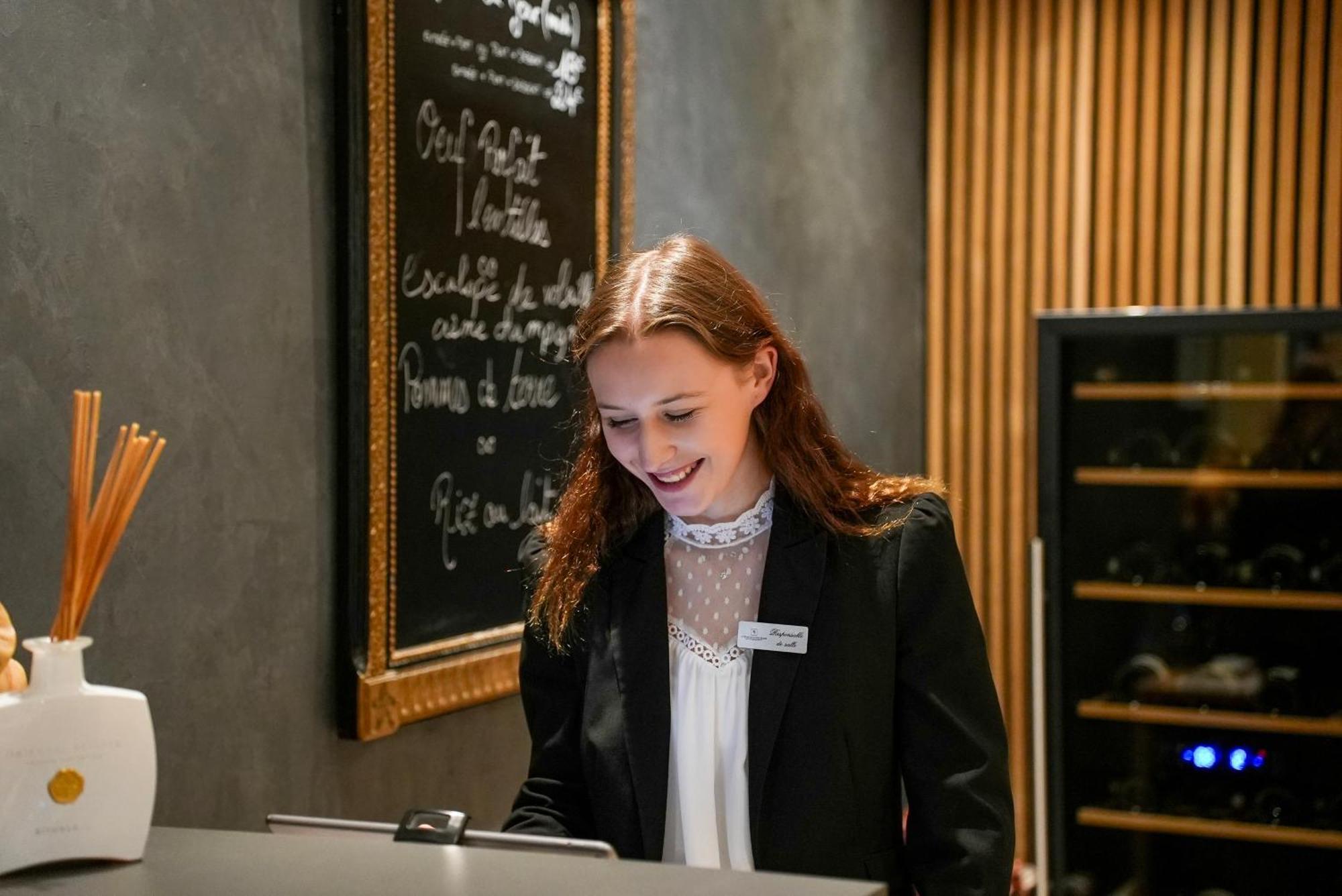 Logis Le Relais De La Voie Sacree Hotell Issoncourt Exteriör bild