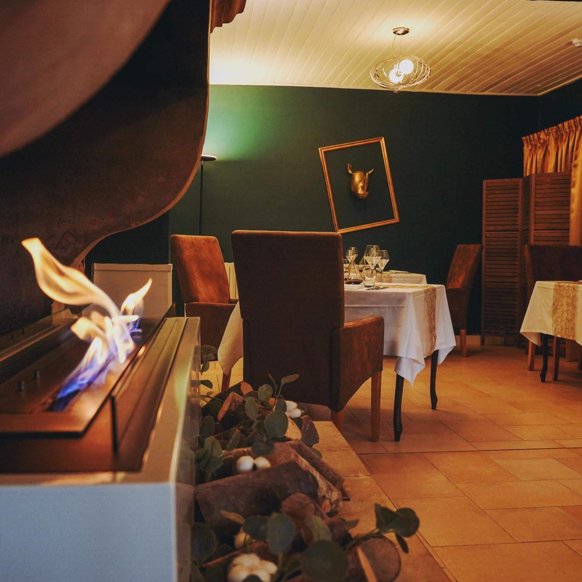 Logis Le Relais De La Voie Sacree Hotell Issoncourt Exteriör bild