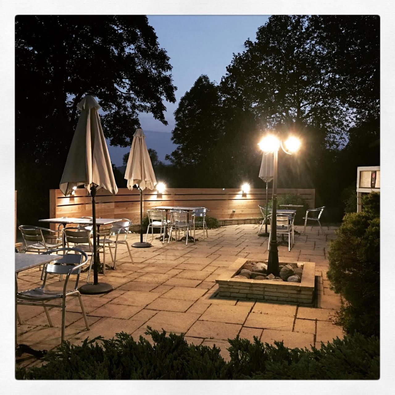 Logis Le Relais De La Voie Sacree Hotell Issoncourt Exteriör bild